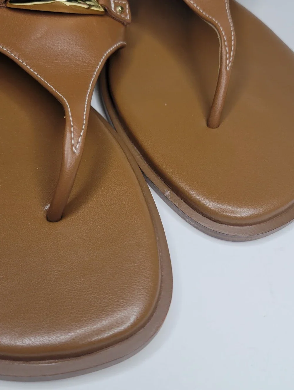 Michael Kors Tilly Thong Sandals Womens Sz 9 Luggage Brown Leather Gold MK Logo